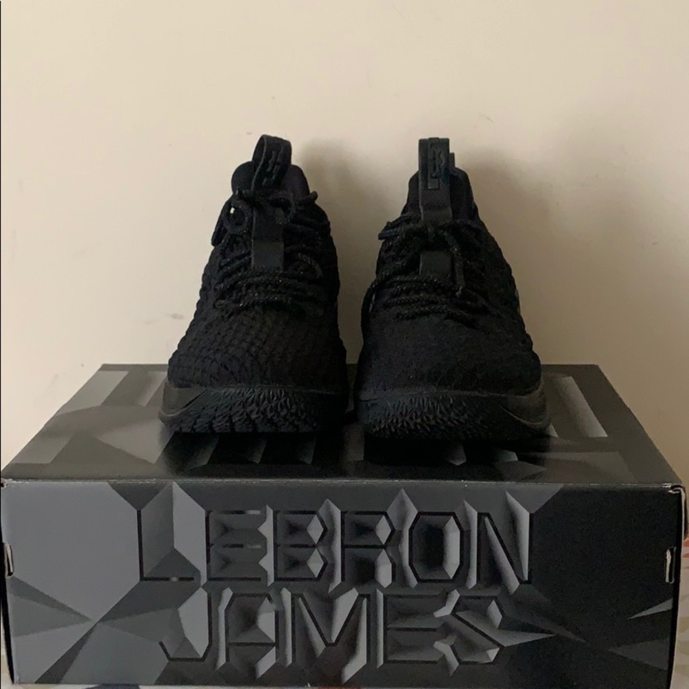 Lebron XV Low